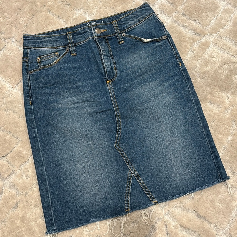 Universal Thread Denim Skirt, size 4/27
